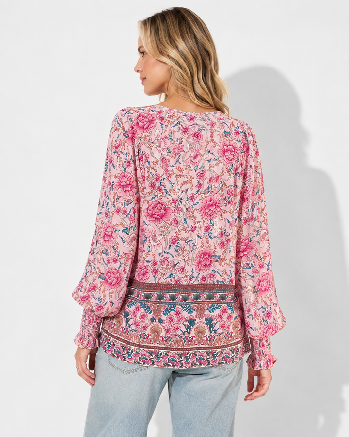 Modisches Damen Langarmshirt, bedruckt, mit V-Ausschnitt. Elegante Bluse mit Krawattendetail für Herbstmode.