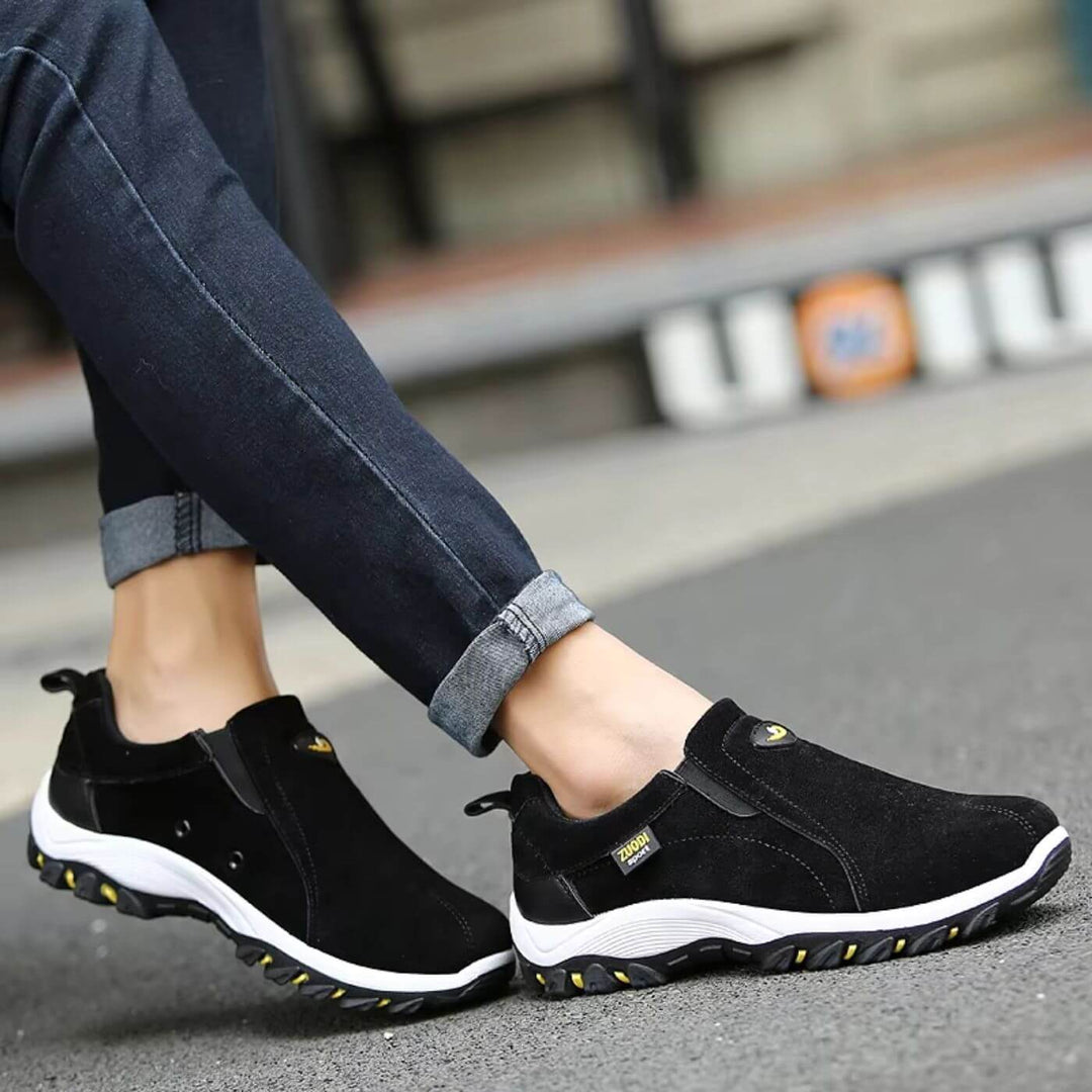 Elegante schwarze Herren Steppschuhe mit Komfortsohle, ideal für Freizeit und lange Tage.