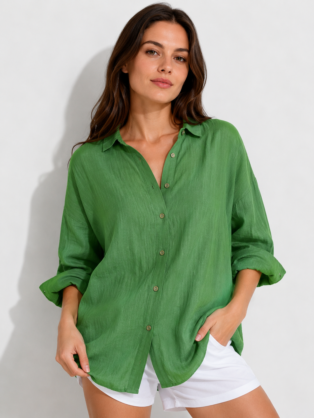 Sommerliche Damenbluse im casual Chic, elegant und pflegeleicht für entspannte Tage oder Reisen.