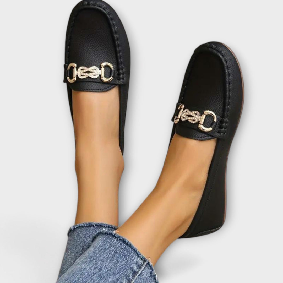Moderne Damen Loafers Slip-On Schuhe. Klassische, bequeme Halbschuhe für Alltag, Freizeit und Business.