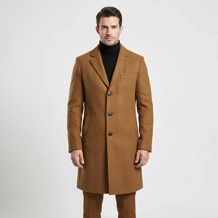 Klassischer Herren Wintermantel, einreihig, mit Reverskragen; ideal für kühle Tage.