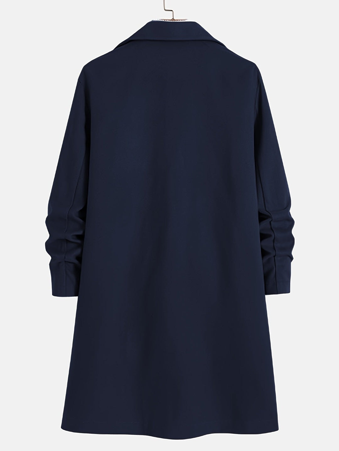 Mann trägt eleganten schwarzen Russell Langmantel mit Revers, klassischer Business-Look.