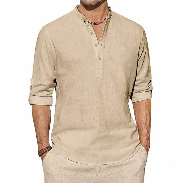 Bequemes Herren Langarmshirt Henley. Zeitloses minimalistisches Design, ideal als vielseitiges Alltagsshirt für Männer.