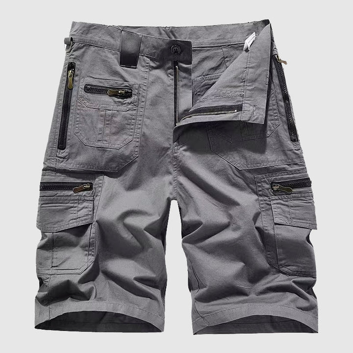Stilvolle Herren Cargo Shorts in Beige, taktischer Look, kurze Freizeithose mit vielen Taschen, ideal für den Sommer.