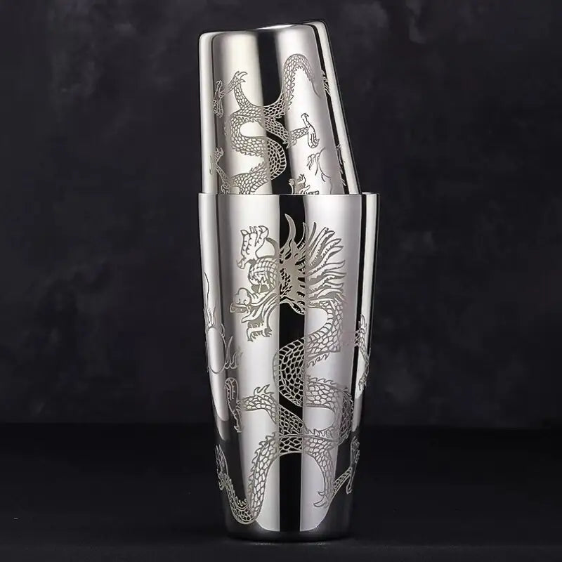 Eleganter Boston Shaker aus graviertem Edelstahl, professionelles Barzubehör für Barkeeper und Cocktail-Liebhaber.