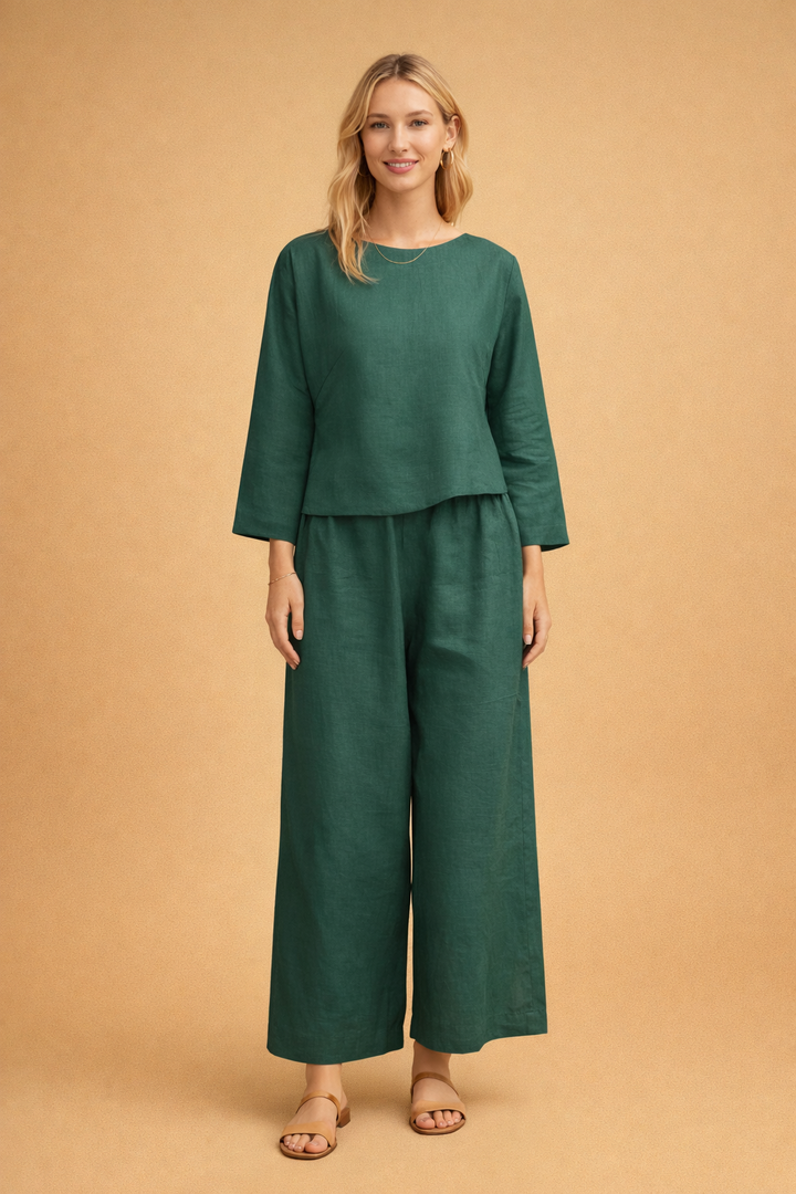 Sommerliches Damen Blusen & Hosen Set. Komfortabel & stylisch für feminine Sommermode und Freizeitkleidung.