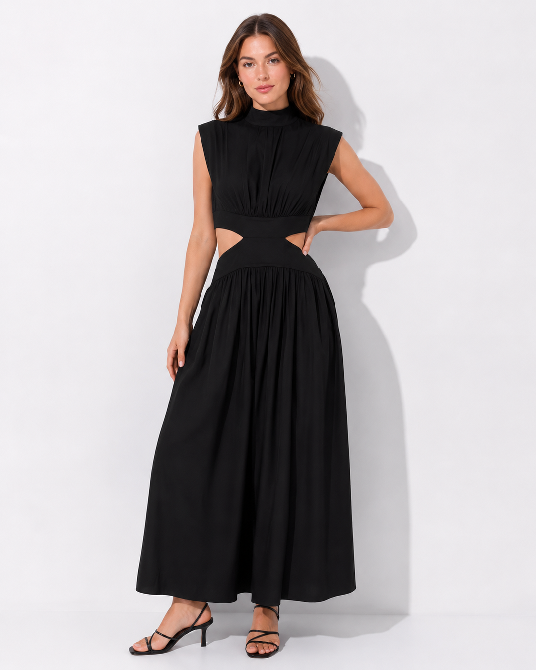 Elegantes Damen Sommerkleid in Schwarz, stilvoll und figurumspielend für Freizeit oder Abend.