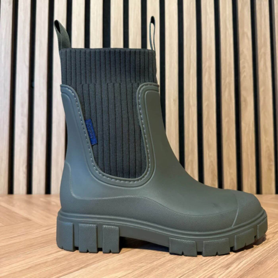 Komfortable Damen-Regenstiefel. Atmungsaktive Gummistiefel mit weichem Innenfutter für ganztägigen Tragekomfort.