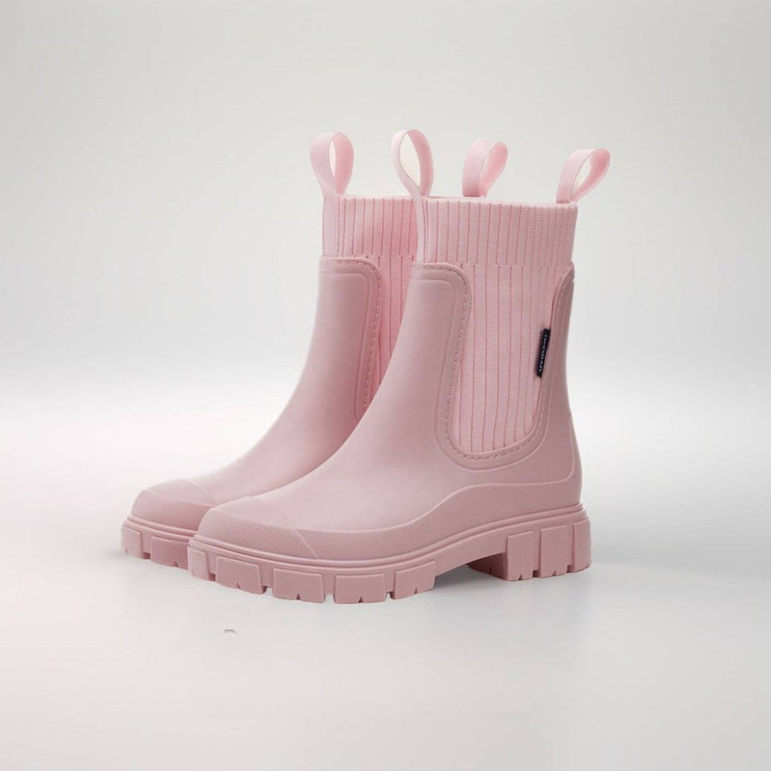 Stilvolle Damen-Regenstiefel als modische Stiefeletten. Komfortable Gummistiefel für urbane Looks & Regenschutz.