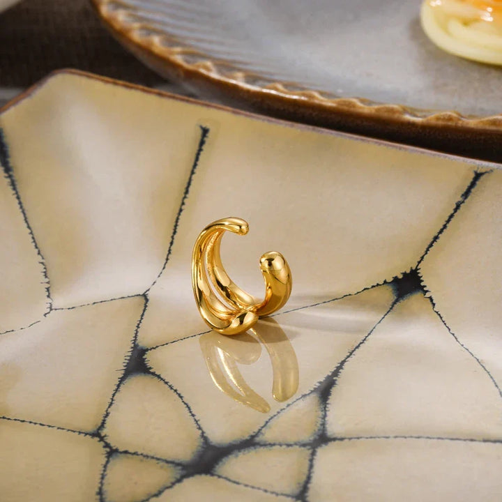 Modische Ohrmanschette in Gold, Damen Ohrringe, luxuriös & piercingfrei, ein Must-have.