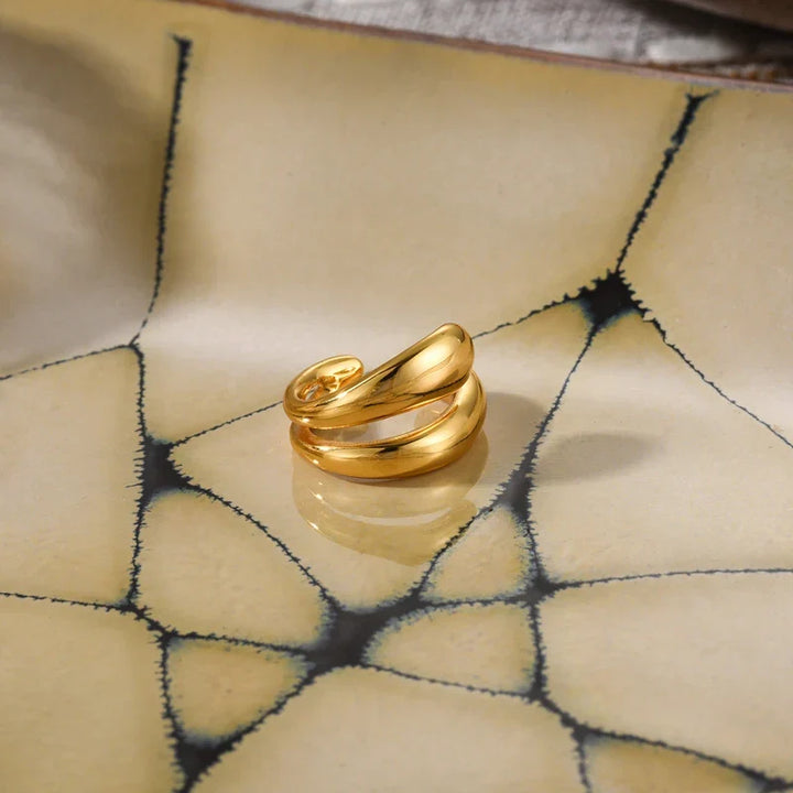TrendDrop Ohrmanschette, gold, geometrisch, Damenschmuck, piercingfrei, ein Statement-Piece.
