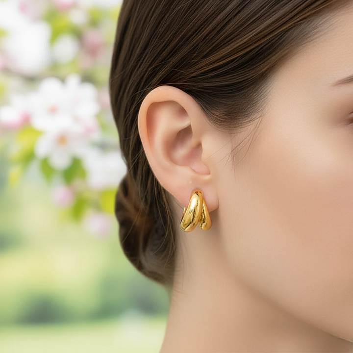 Damen Luxuriöse Ohrmanschette, goldfarben, elegant & piercingfrei, idealer Damenschmuck.