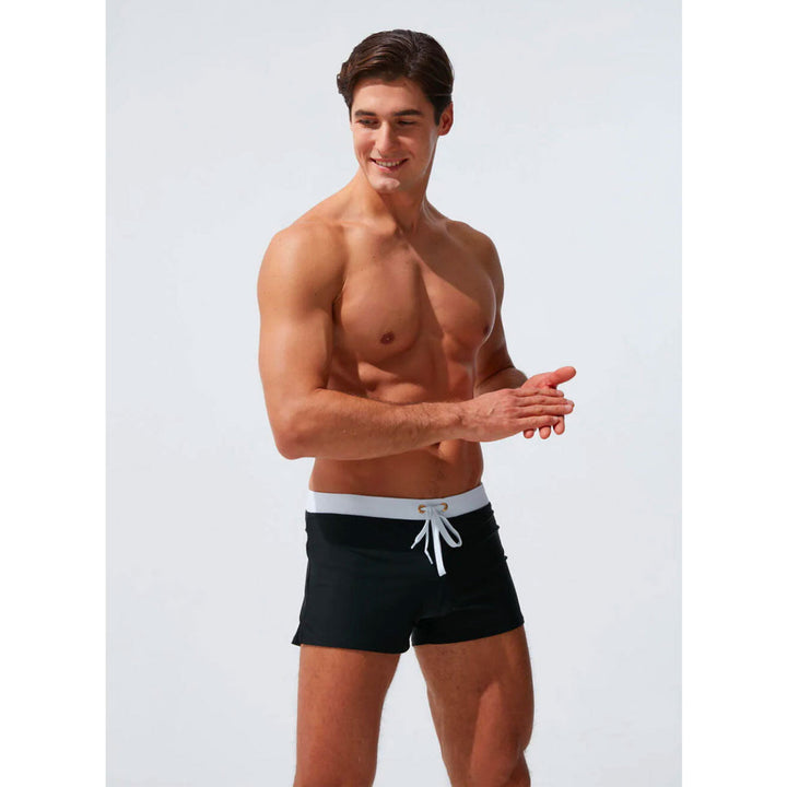 Sportliche Herren Badehose mit elastischem Bund, schnelltrocknend, für aktiven Sommer.