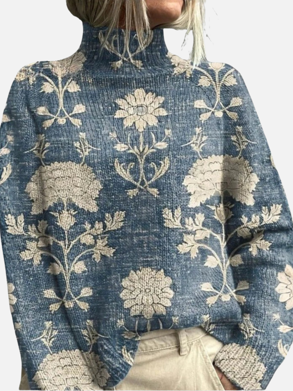Weicher Damen Rollkragenpullover mit Waldmotiv und Tierdruck. Kuscheliger Langarm-Pullover, gemustert & stylisch.