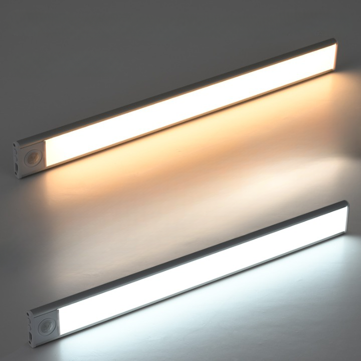Einfach montierbare magnetische LED-Leiste mit Bewegungssensor für Schrank und Flur, batteriebetrieben.