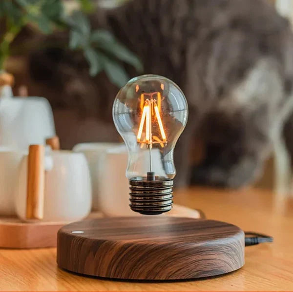 Einzigartige Dekolampe: Magnetische Floatique Schwebelampe mit LED-Licht, ein Hingucker als Designlampe.