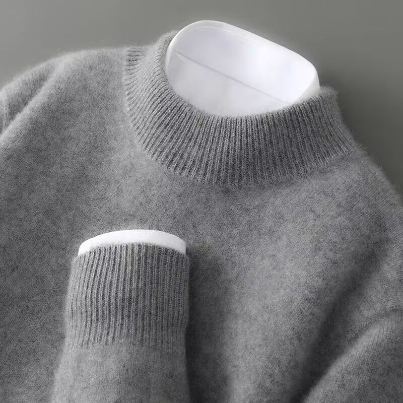 Weicher Herren Langarm Pullover, bequem geschnitten, ideal für den Alltag und formelle Anlässe.