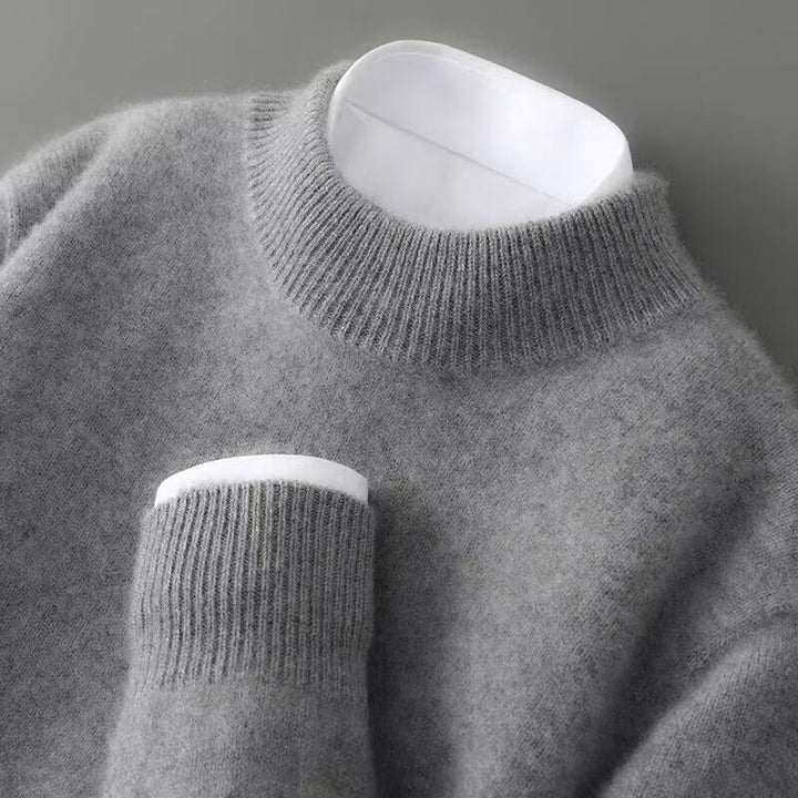 Weicher Herren Langarm Pullover, bequem geschnitten, ideal für den Alltag und formelle Anlässe.