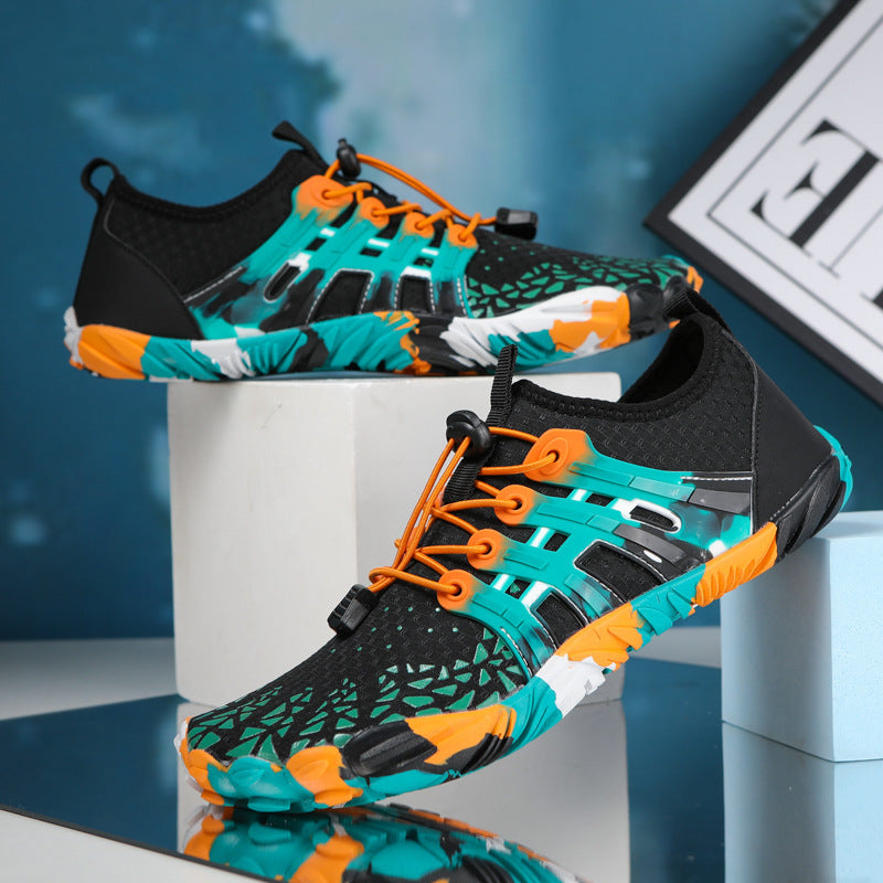 Komfortable Herren Wasserschuhe mit breiter Zehenbox für Schwimmen & Aquasport. Bieten viel Platz für Zehen.
