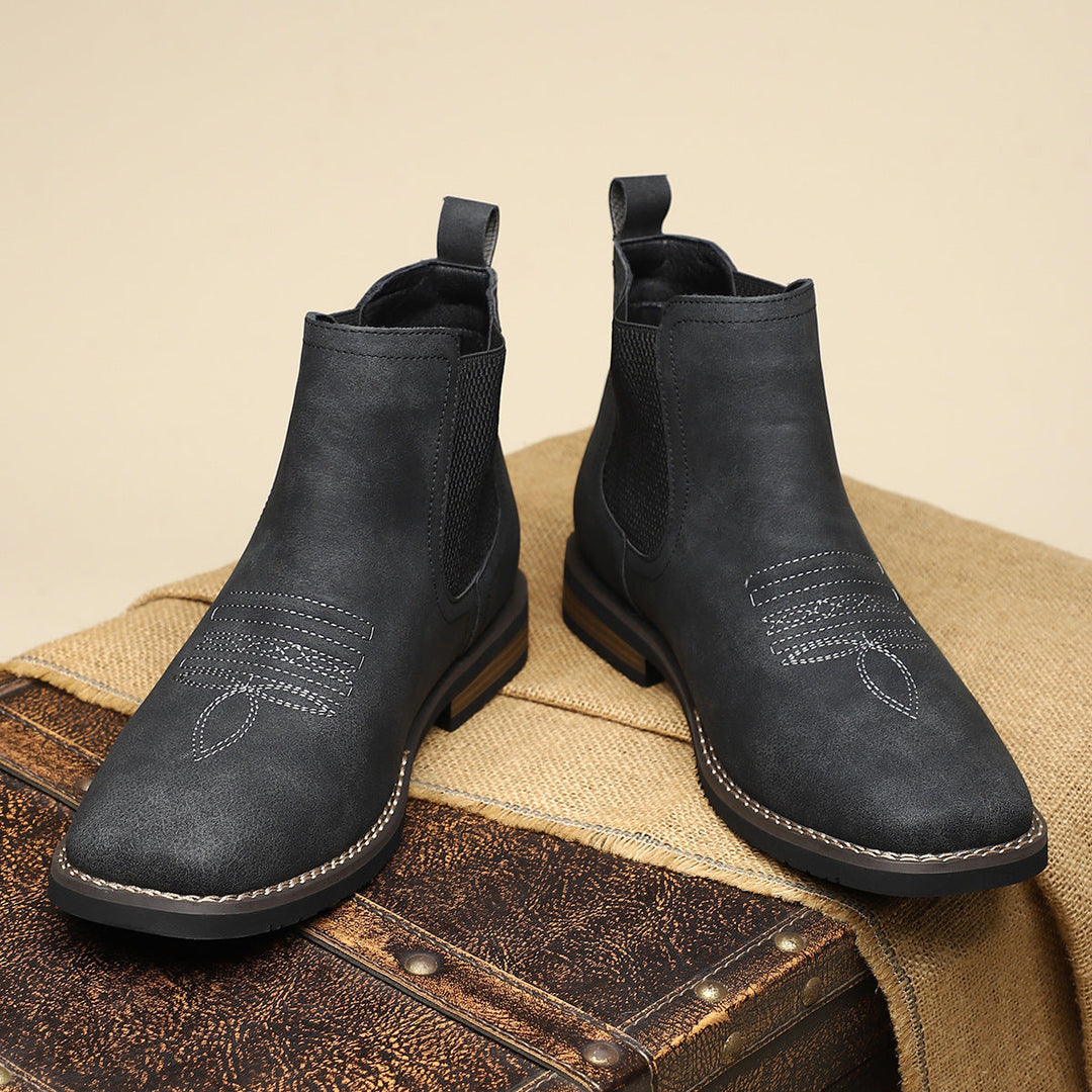 Bequeme & elegante Herrenschuhe: klassische braune Chelsea Stiefel mit optimaler Passform und hohem Tragekomfort.