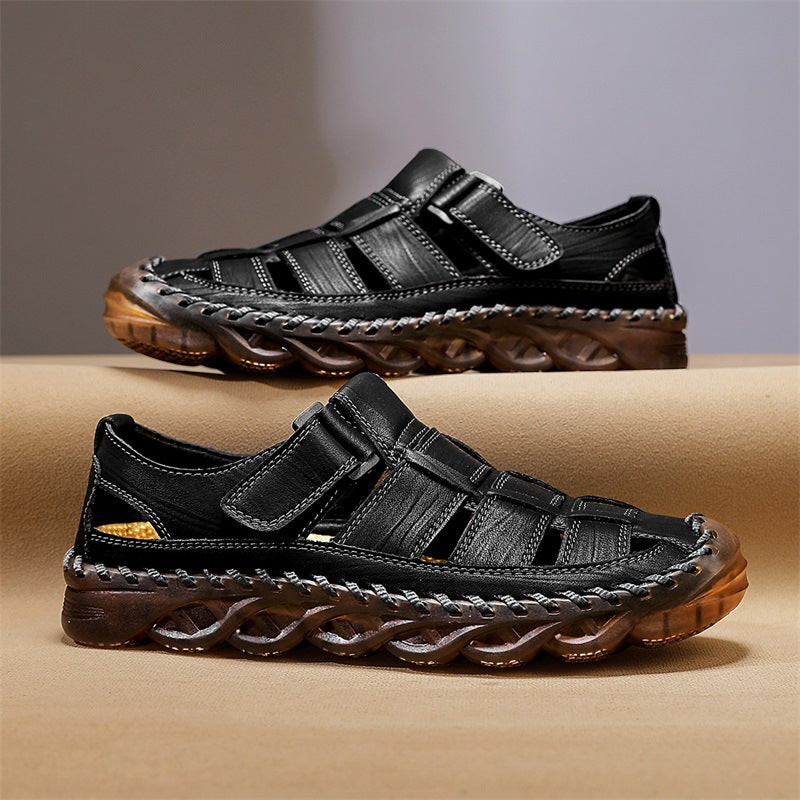 Stylische Herren Sandalen mit atmungsaktivem Cut-out Design. Offene Sommerschuhe für täglichen Komfort.
