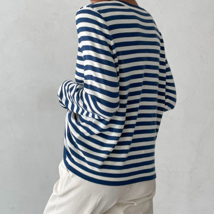 Bequemes, minimalistisches Damen Langarm Stricktop für Komfort und Stil im Alltag.