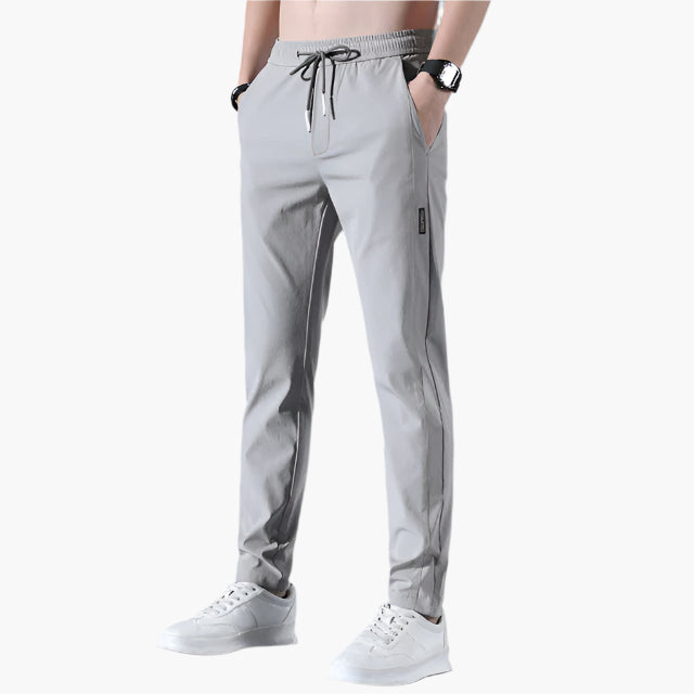 Vielseitige Herrenhose: Sport Jogginghose mit flexiblem Komfort für Alltag & Freizeit. Slim Fit & atmungsaktiv.
