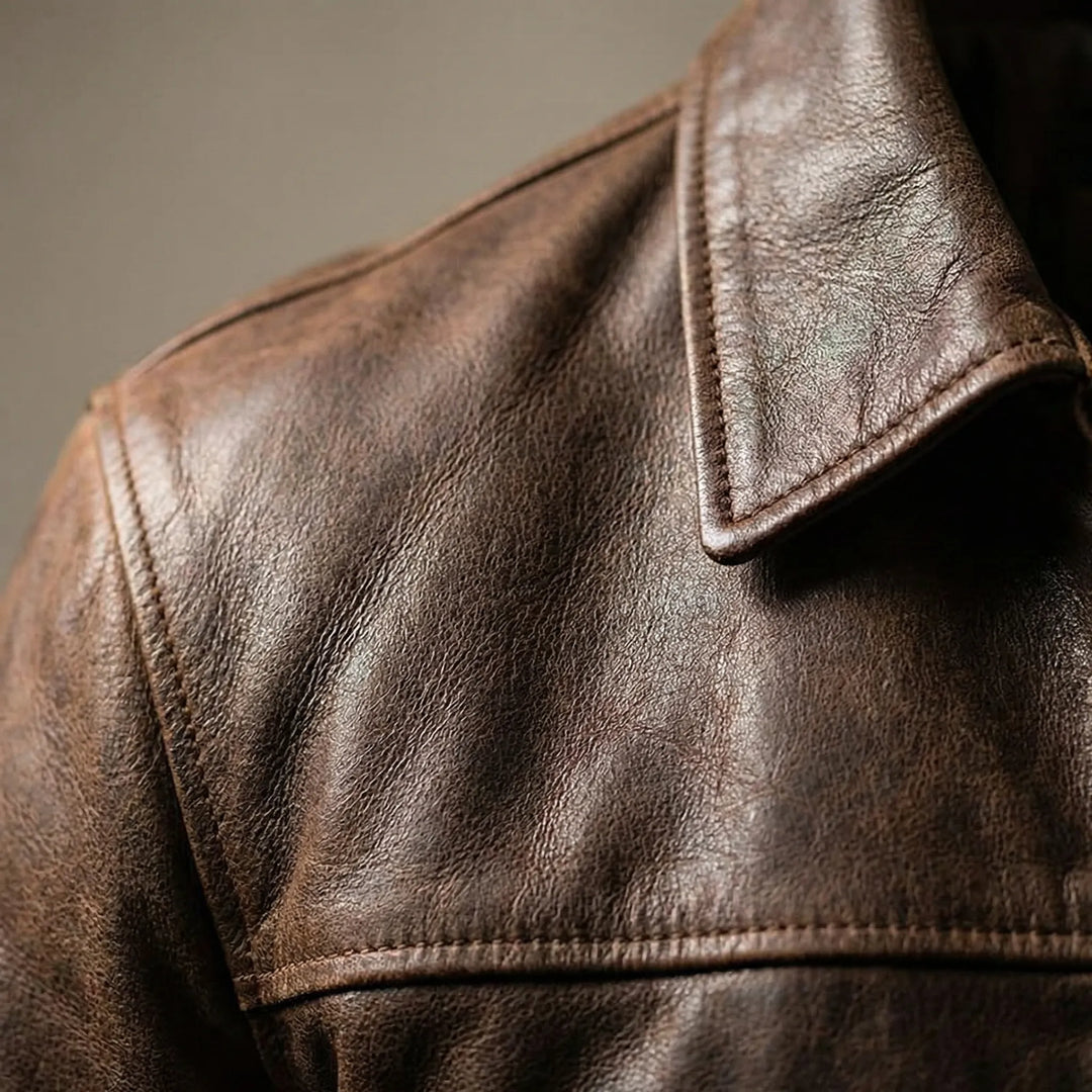 Praktische grüne Übergangsjacke für Herren, ideal als Freizeitjacke für Outdoor und Alltag, mit Reißverschluss.