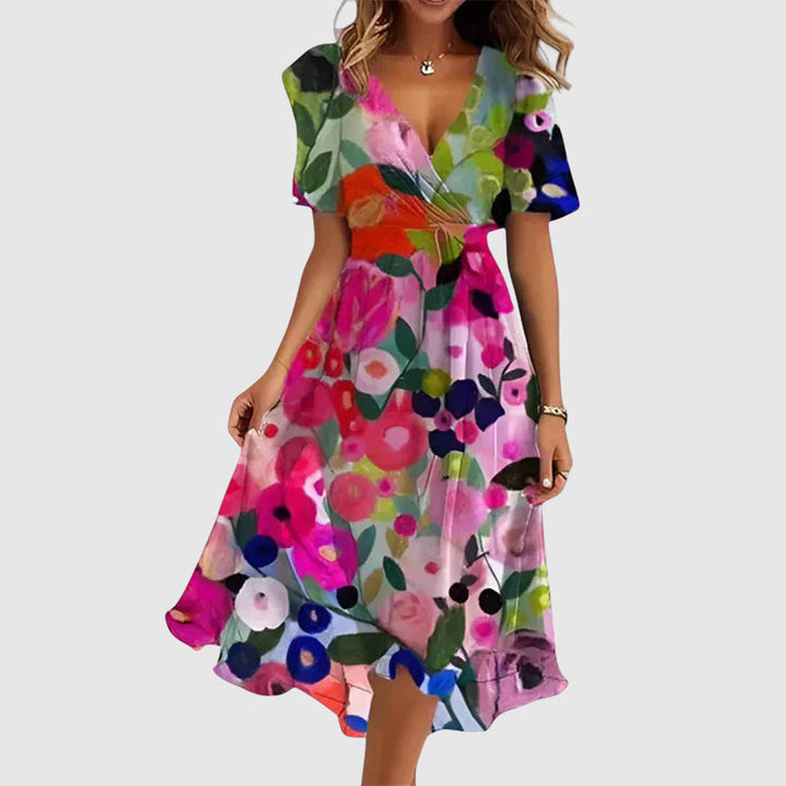 Leichtes Damen Midikleid mit Blumenprint und V-Ausschnitt, slim fit und kurzärmlig. Ideal für sommerliche Tage.