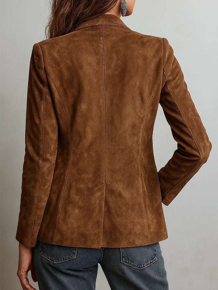 Modischer Damen Cardigan-Blazer einreihig. Taillierte Strickjacke in zeitlosem Design, perfekt für Herbst-Outfits.
