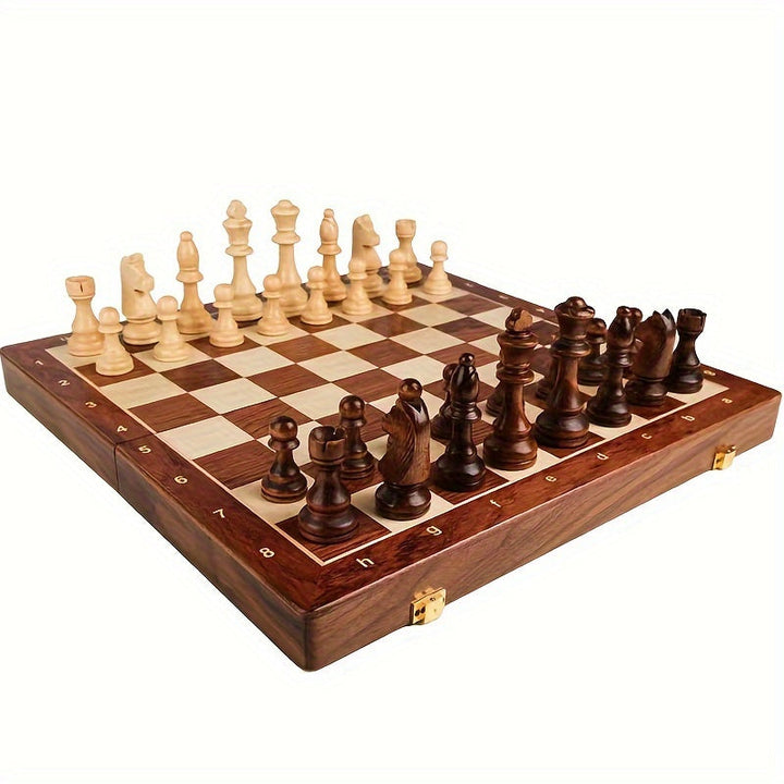 Offenes Massivholz Reise Schachset, detailreiche Holzfiguren für taktisches Spiel.
