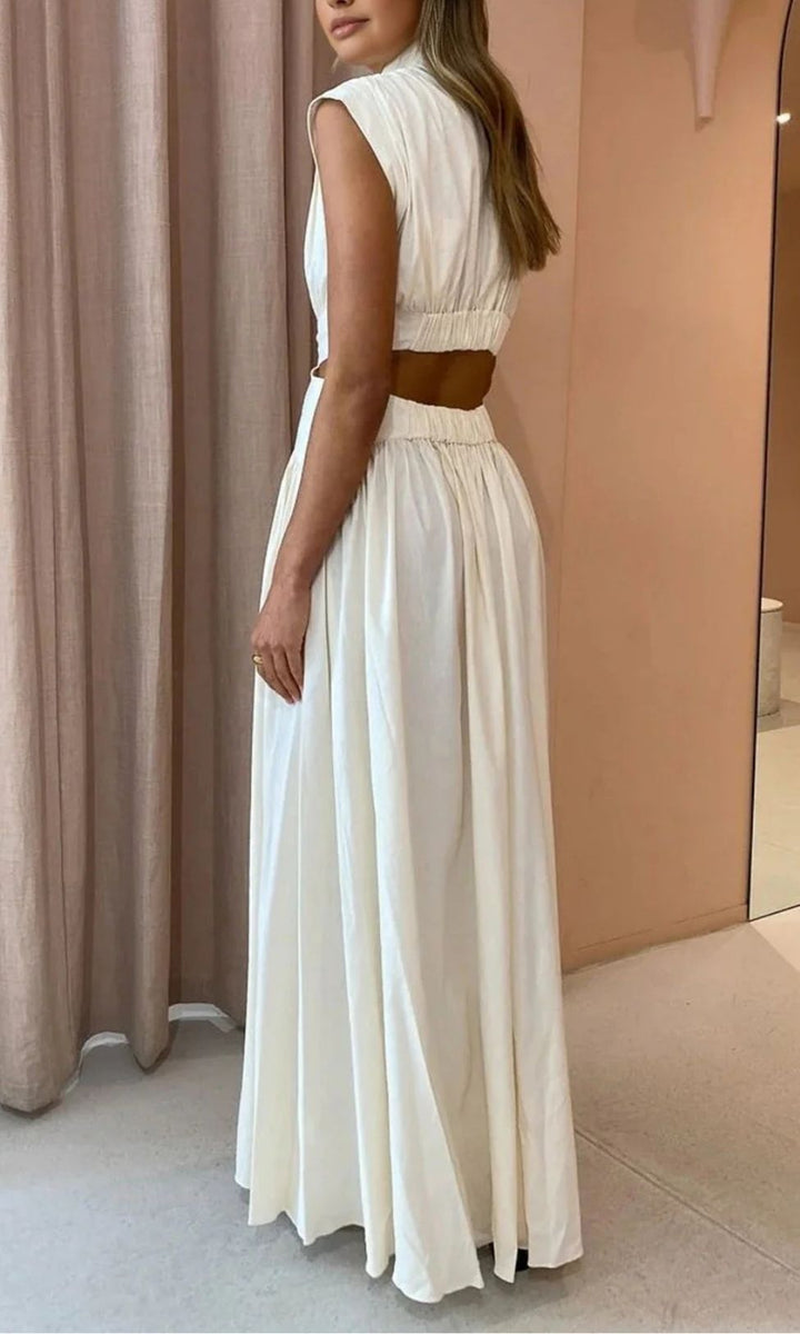 Ärmelloses, elegantes Damen Abendkleid / Partykleid in Schwarz. Fließendes Maxikleid mit hohem Ausschnitt.