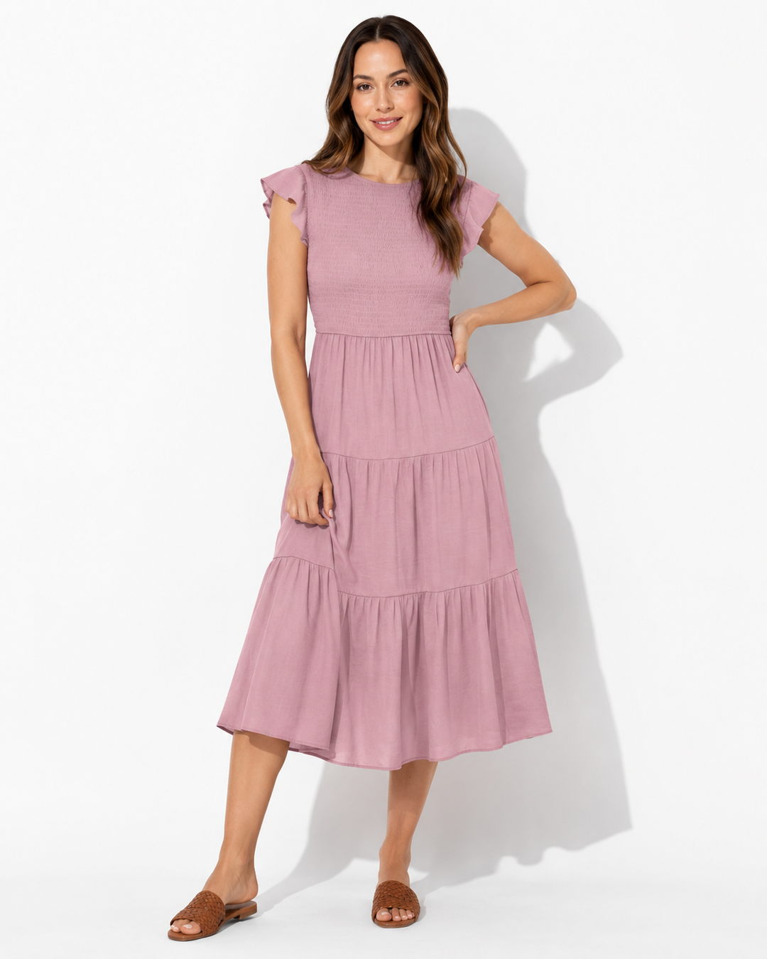 Raffiniertes, elegantes Damenkleid mit bauchbedeckender Passform und weichem Stoff. Ideal als Sommerkleid.