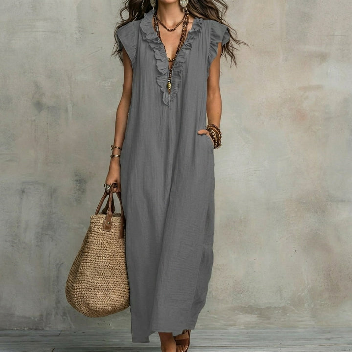 Fließendes Sommer Maxikleid für Damen, V-Ausschnitt, Rüschen und weiter Schnitt für maximale Bewegungsfreiheit.