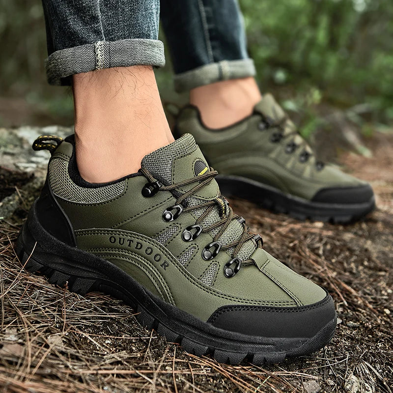 Strapazierfähige Herren Trekkingschuhe mit verstärktem Obermaterial für extreme Outdoor-Bedingungen.