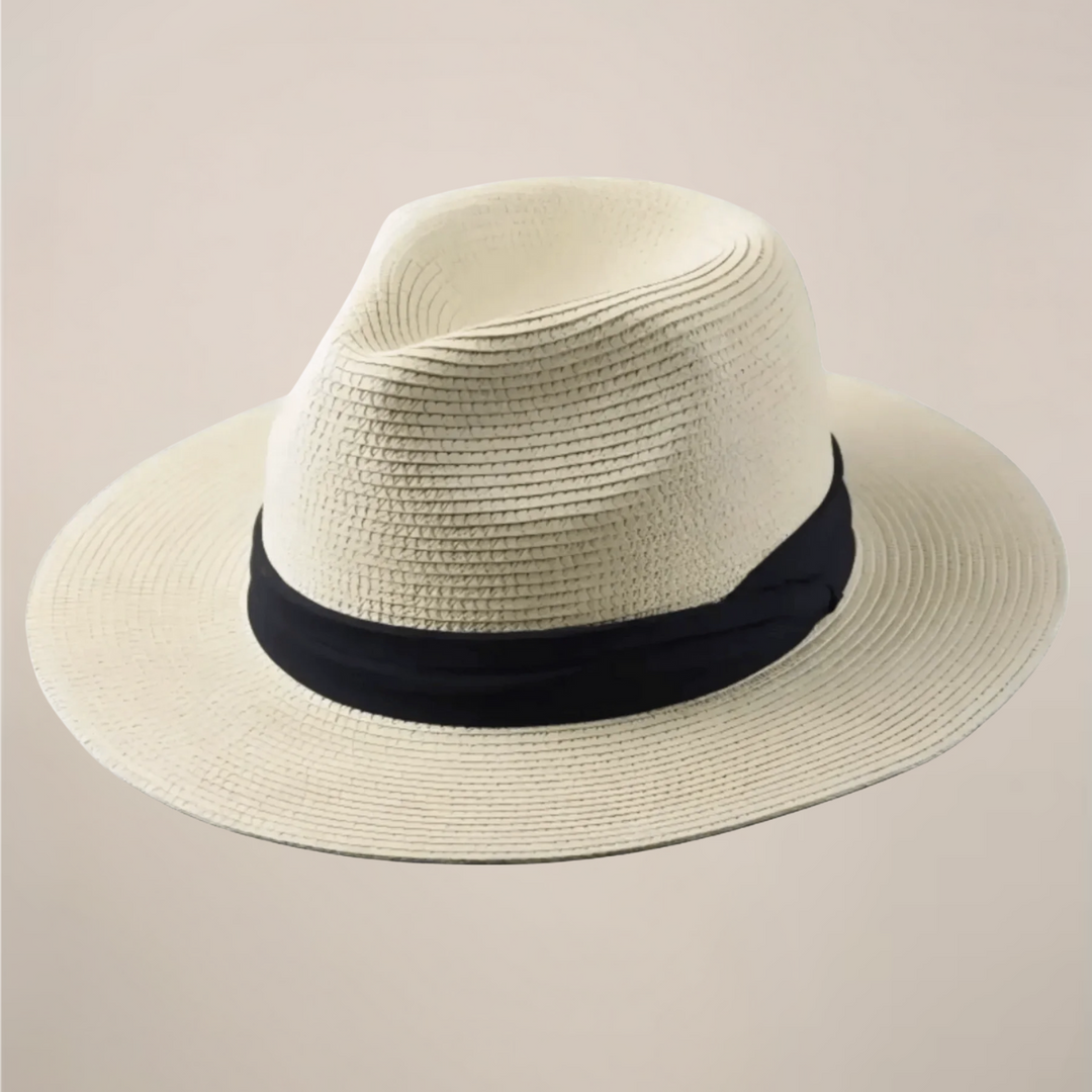 Leichter, handgemachter Herren Panama-Reisehut. Klassischer Sommerhut mit breiter Krempe für bequemen Sonnenschutz.