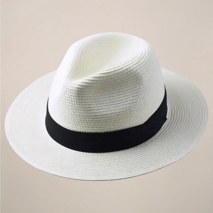Nahaufnahme des handgemachten Herren Panama-Huts, zeigt feine Webart. Eleganter Sommerhut für Freizeit & Sonnenschutz.