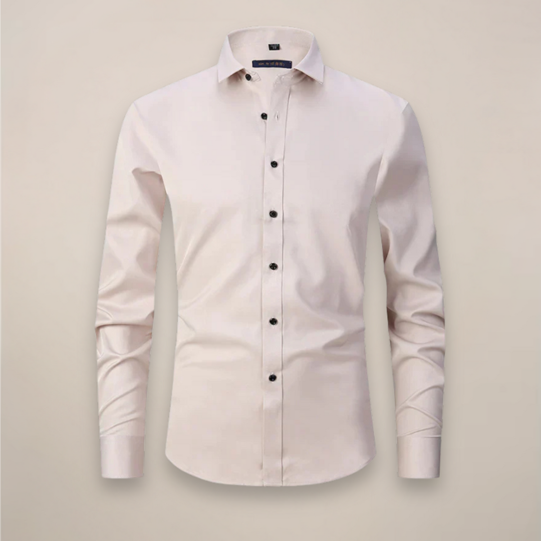 Ganzkörperansicht: Elegantes Herren Langarmhemd, Regular Fit. Perfekte Passform für einen selbstbewussten Auftritt.