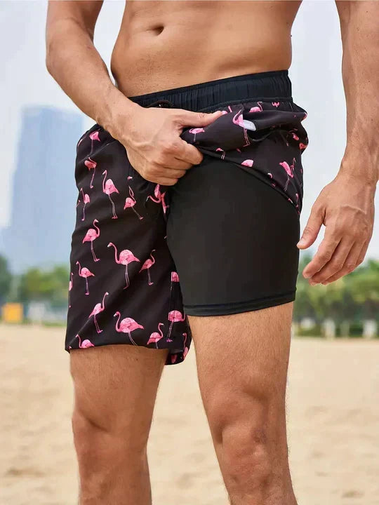 Herren Freizeit-Badehose, tropisch inspiriert, schnelltrocknend, für Entspannung am Wasser.