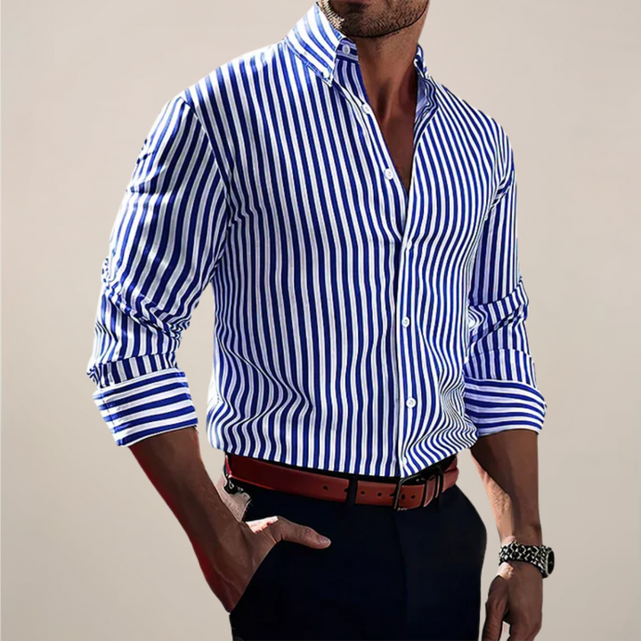 Elegantes gestreiftes Slim Fit Herrenhemd mit langen Ärmeln, ideal für Business-Outfits & smarte Bürolooks.