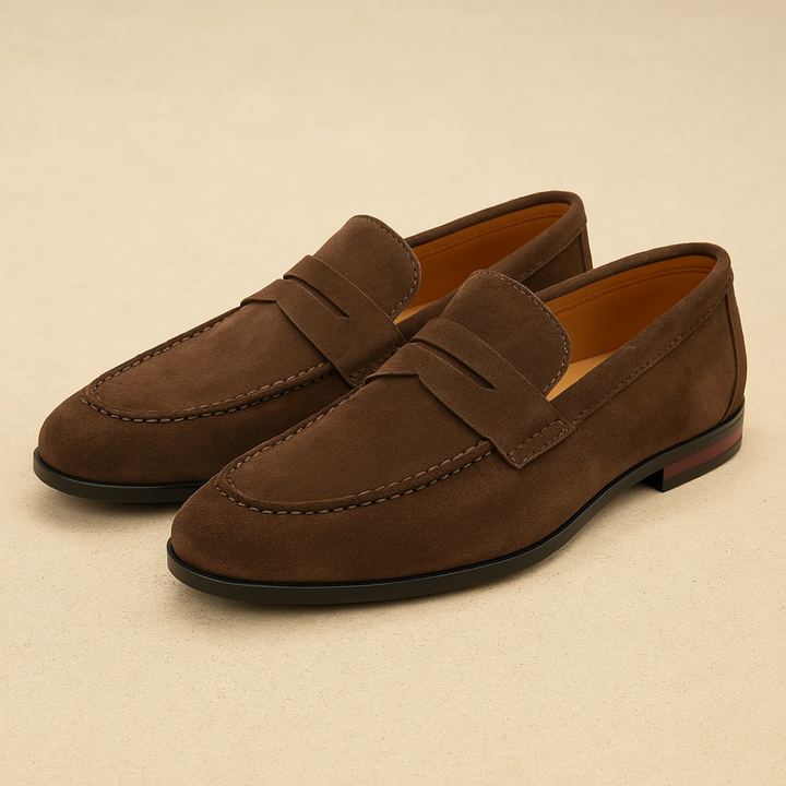 Elegante braune Herren Loafer Slipper aus Leder, ideal für Business Casual und bequemen Alltagskomfort.