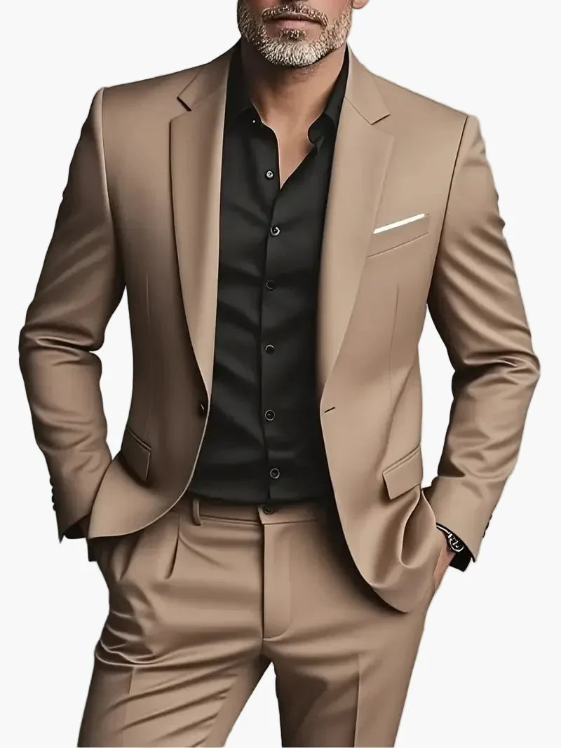 Eleganter Herrenanzug im modernen Slim Fit Design, perfekt für Business, Hochzeiten und festliche Gelegenheiten. Formeller Look.