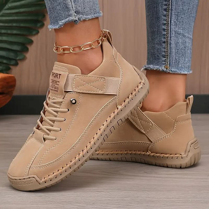 Orthopädische Damen Komfort-Sneaker für optimalen Fußkomfort. Atmungsaktiver Slip-on Lederschuh für den Alltag.