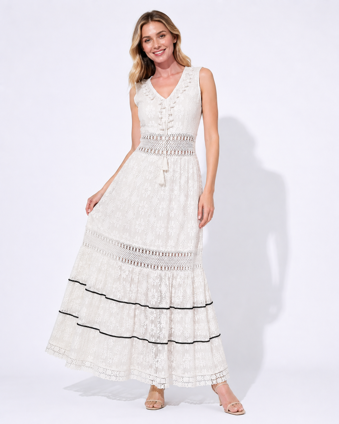 Stilvolles fließendes Damenkleid für den Sommer, elegant und vielseitig als Freizeit- oder Urlaubskleid tragbar.