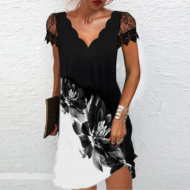 Luftiges, stilvolles Damen-Midikleid als Sommerkleid; perfekte figurbetonte Passform für warme Tage.