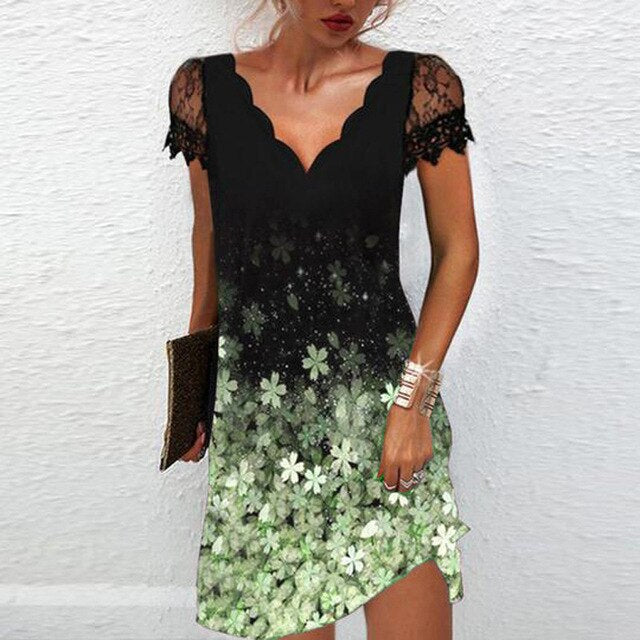 Zeitloses Damen-Midikleid für elegante Auftritte. Komfortabel und figurbetont, ideal für besondere Anlässe.