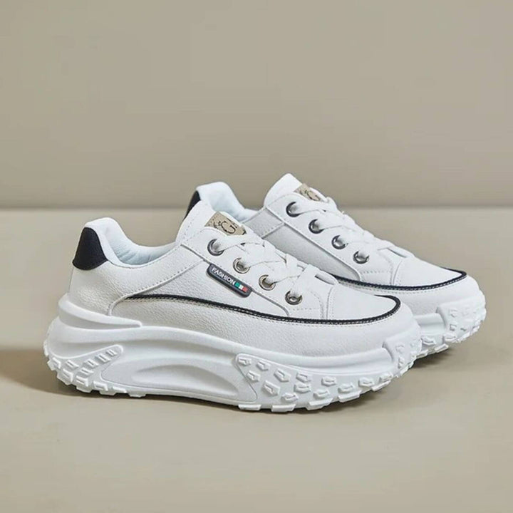 Bequeme Slip-On Damen Komfortschuhe, orthopädisch & atmungsaktiv, mit diskreter Höhenverstärkung.