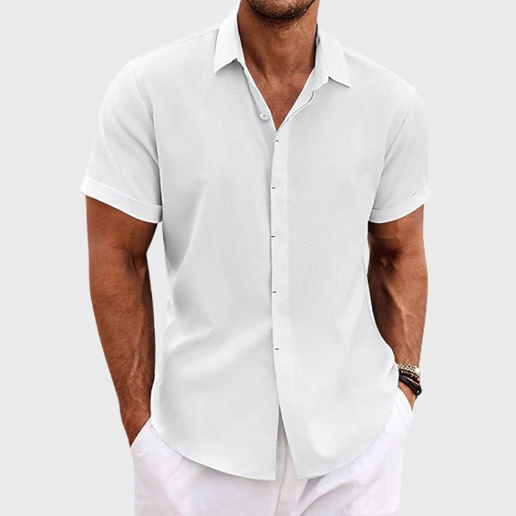 Hellblaues Herren Kurzarmhemd; atmungsaktives Freizeithemd für Sommertage, smart casual kombinierbar.
