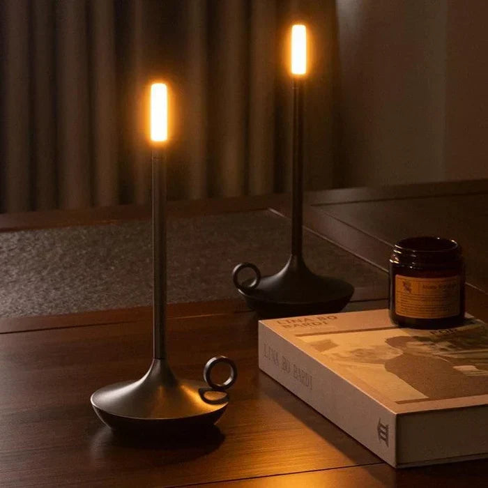 Stilvolle, minimalistische Akku-Tischleuchte mit dimmbarer LED in warmweiß, perfekt für gemütliches Ambiente.