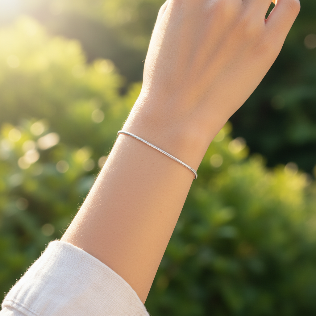 Damen Minimalistisches Schlangenketten-Armband aus goldfarbenem Edelstahl, elegant und schick.